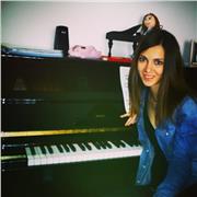 Soy una persona alegre, resolutiva y seria con ganas de enseñar lenguaje musical y piano